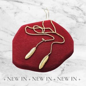 Boho Avon 80’s Gold Tone Feather Lariat Necklace 31”